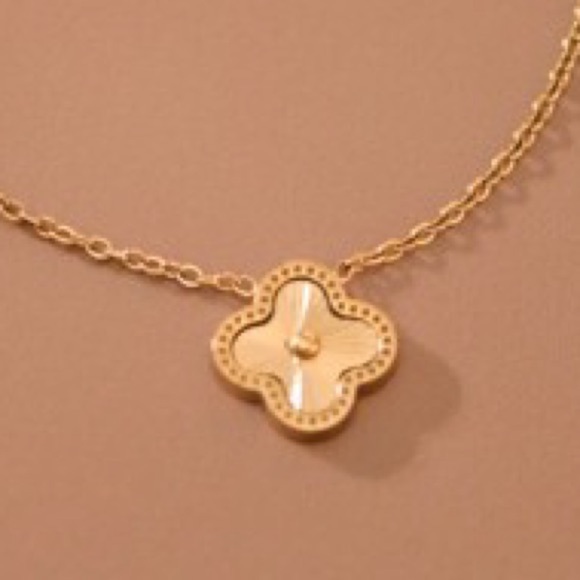 18K Gold Clover Necklace - Picture 1 of 5